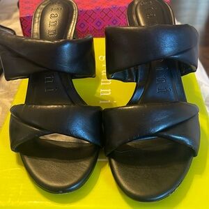 Gianni Bini Black Lorri Twist Strap Block Heeled Sandals (7M) NWOT!